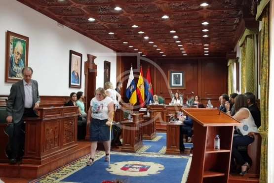 Ediles de la oposición se van del Pleno de Telde (Foto TA)